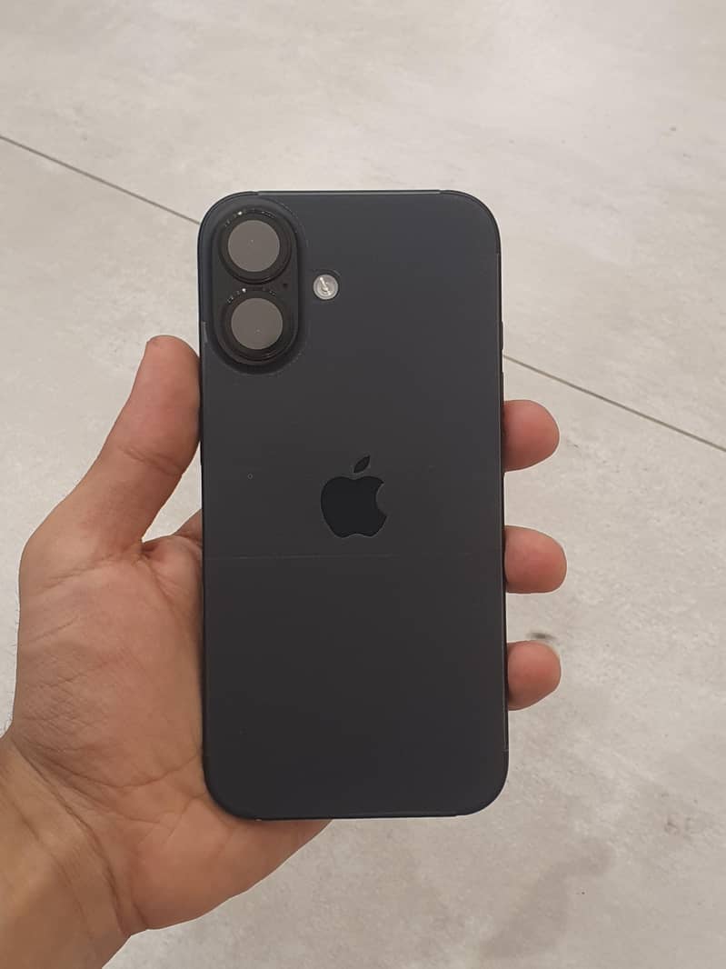 Apple iPhone 16 2