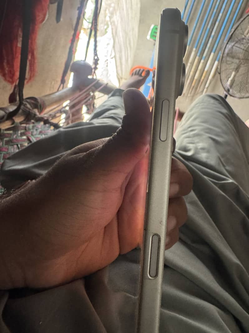 Apple iPhone 17 Pro Max 2