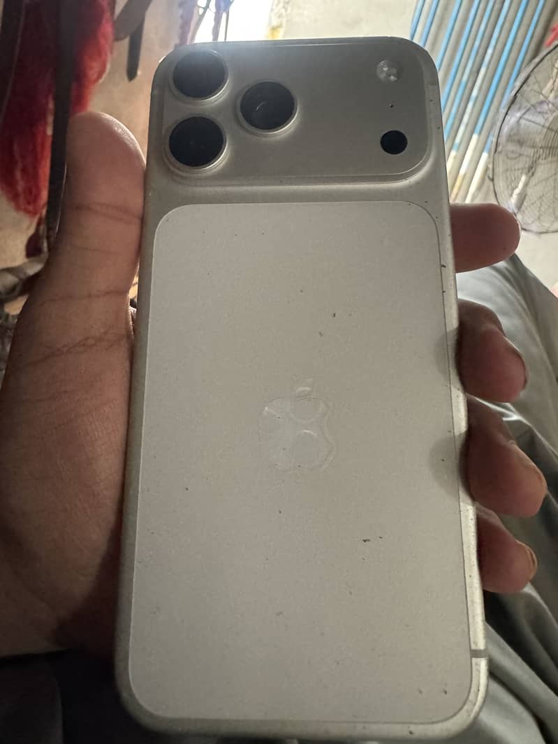 Apple iPhone 17 Pro Max 5
