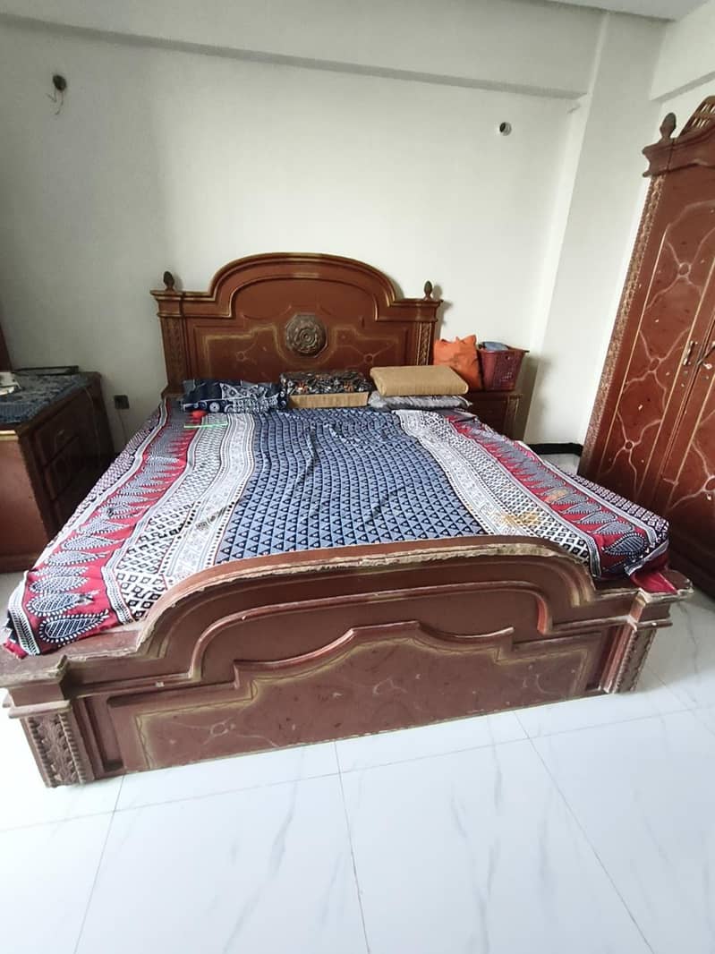 bedroom bed plus 2 side table 0