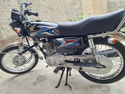 Honda 125 bike black colour special