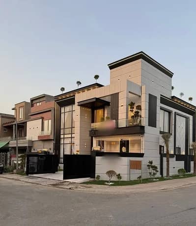 10 Marla House Available For Rent In Nargis Block Sector C Bahria Town Lahore