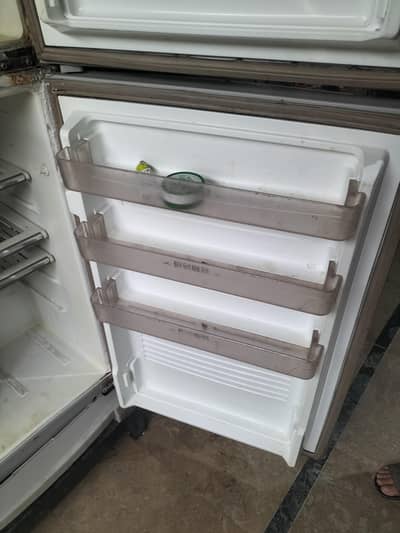 refrigerator condition aapky samny ha  03/41/0 /71/2.0/46. .