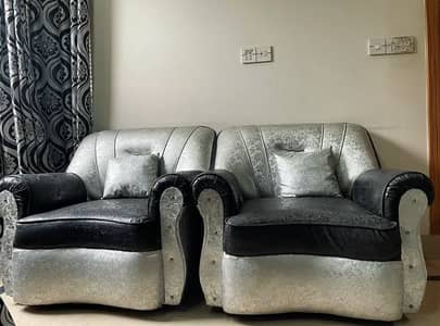 5 seater neat and clean sofa for sale