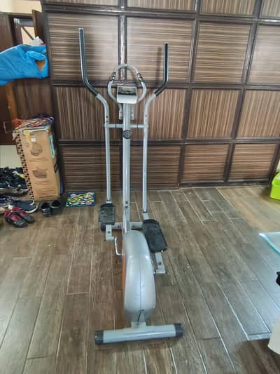 Elliptical Cross Trainer Exercise Machine | Home Gym | Excellent Cond
