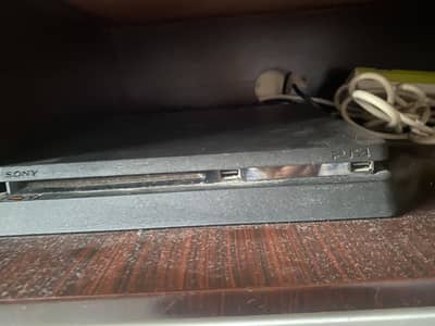 PS4 slim 500 gb 2 controller good quality