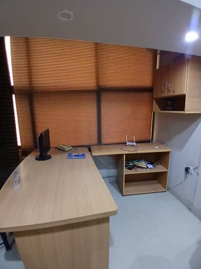 Executive Office Desk with Side Storage Rack & Wall Cabinet