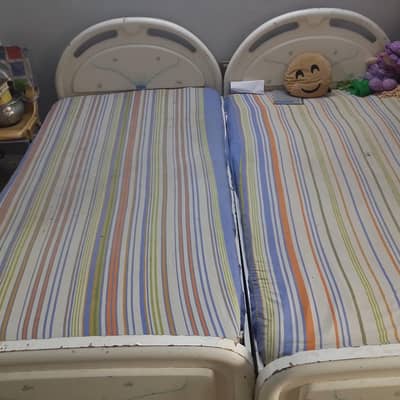 2 Single beds with mattress - urgent sale in Karachi