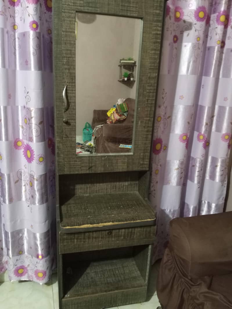 use dressing table for sell 2