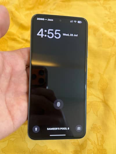 Google Pixel 8 hazel