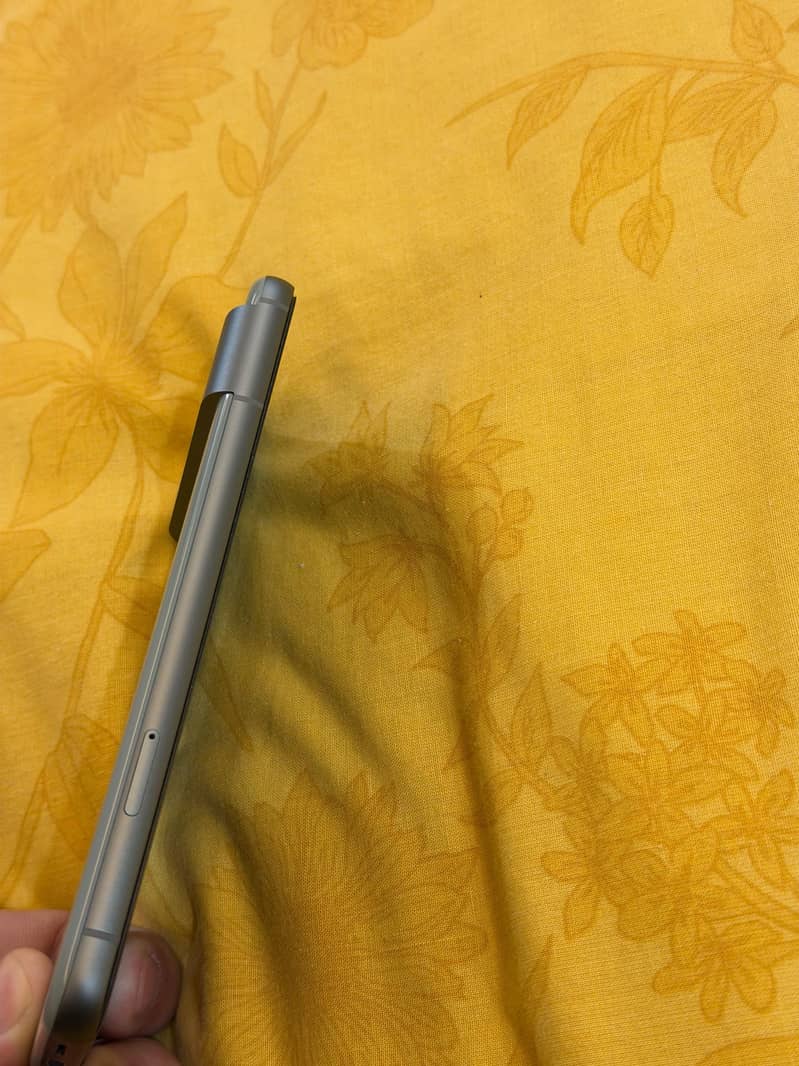 Google Pixel 8 hazel 3