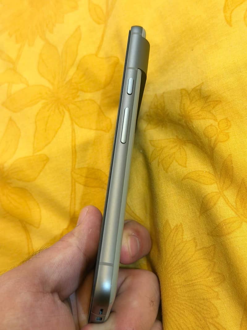 Google Pixel 8 hazel 4