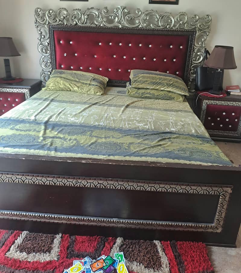bed with 2 side tables 0