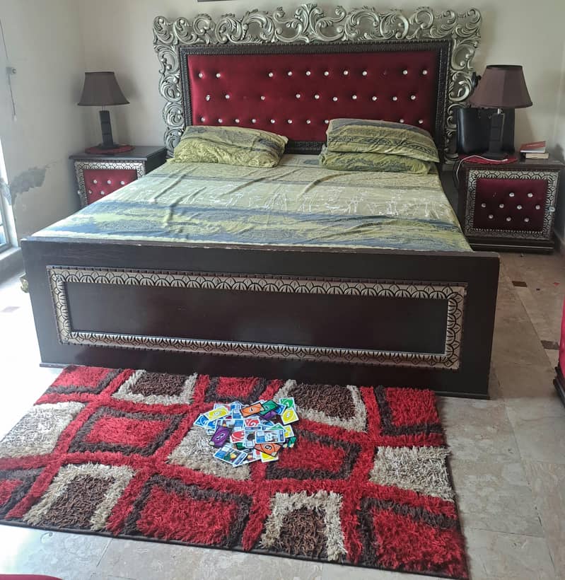 bed with 2 side tables 1