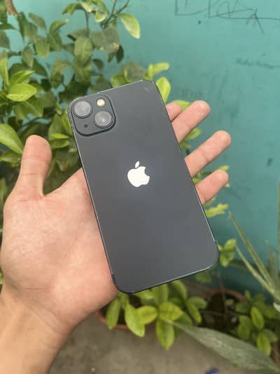 Apple iPhone 13