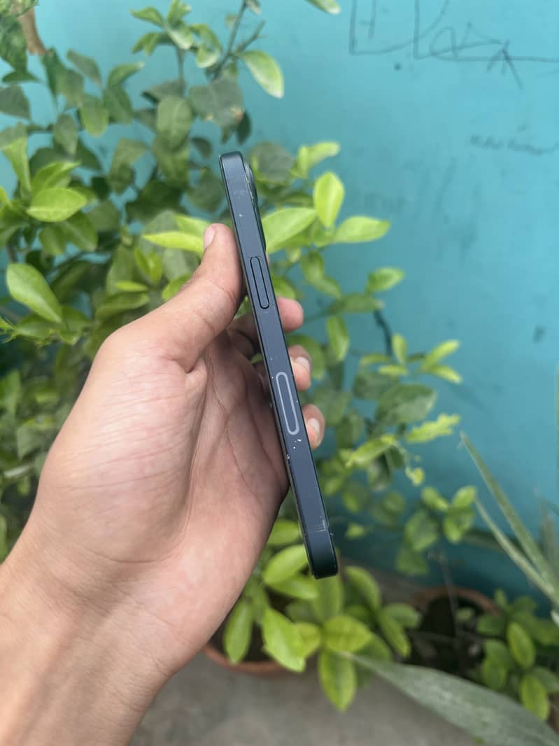 Apple iPhone 13 2
