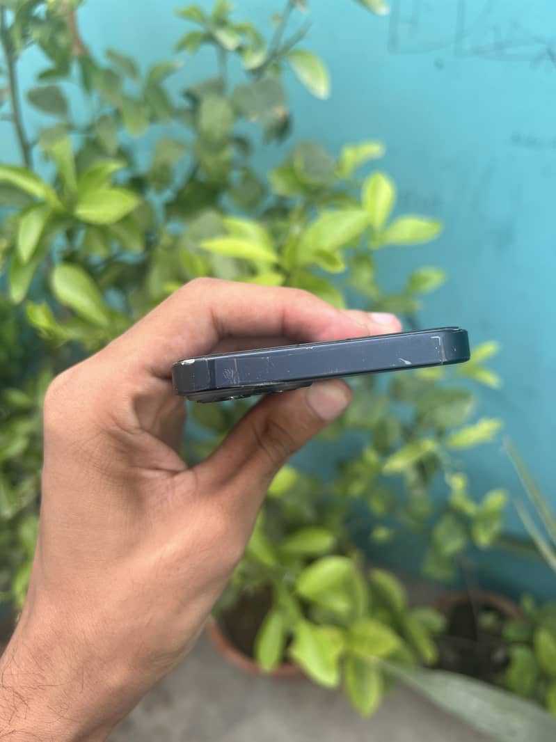 Apple iPhone 13 3