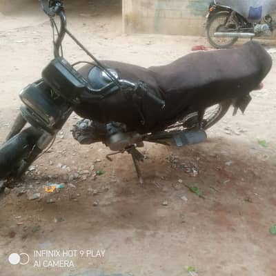 engine bh Achi condition mein hain  final 32000 ki de do
