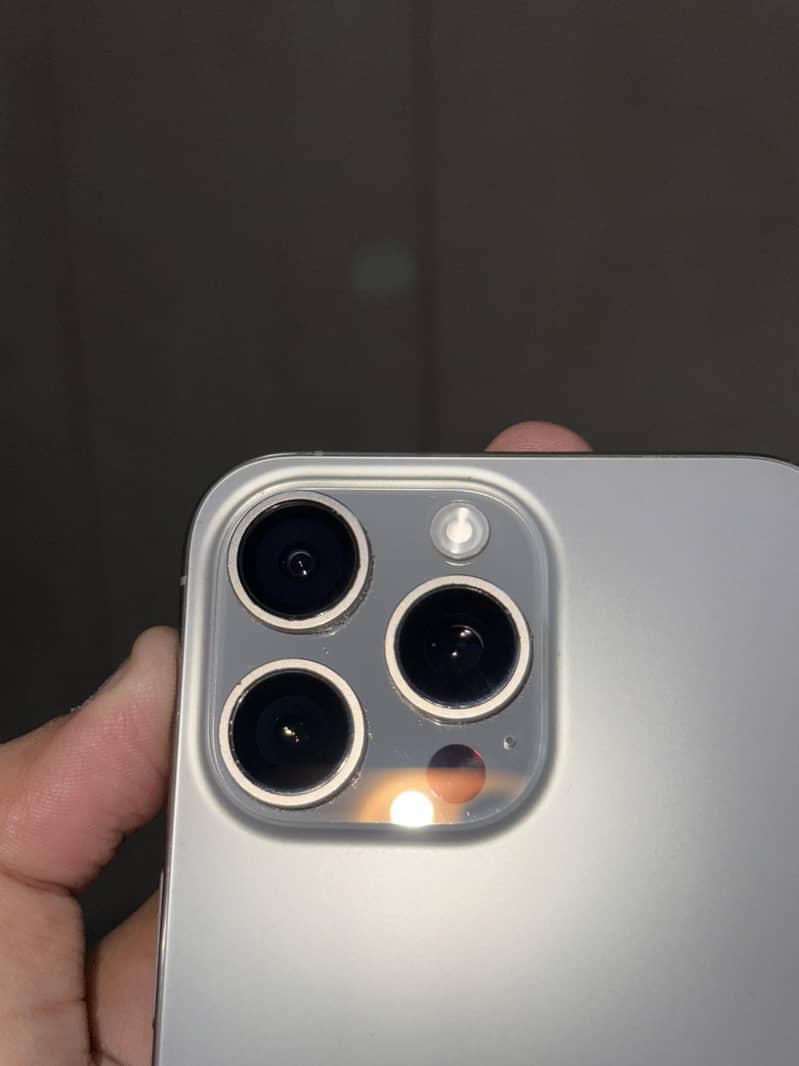 Iphone 15 pro max 4