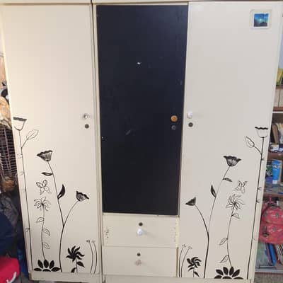 Wardrobe | cupboard | almari - urgent sale in Karachi