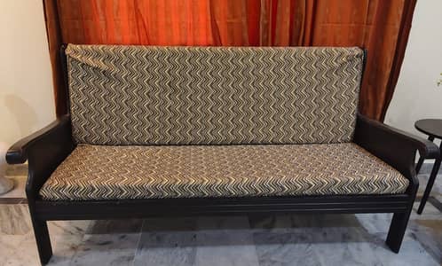 5 Seater Sofa Set in Excellent Condition - Urgent Sale