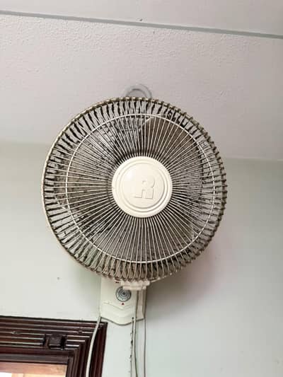 Royal Bracket Fan  Excellent Condition