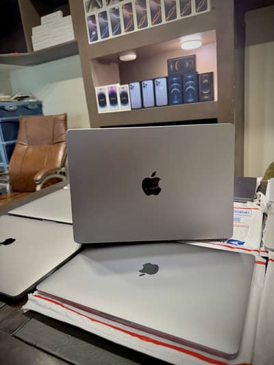 MACBOOK PRO M5 24/1TBGB 16 INCH LLA BOX PACKED