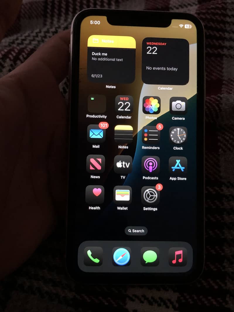 iPhone 11 3