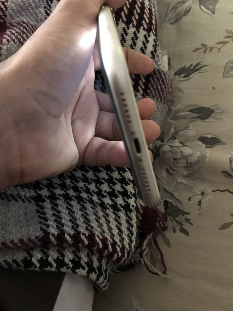iPhone 11 5