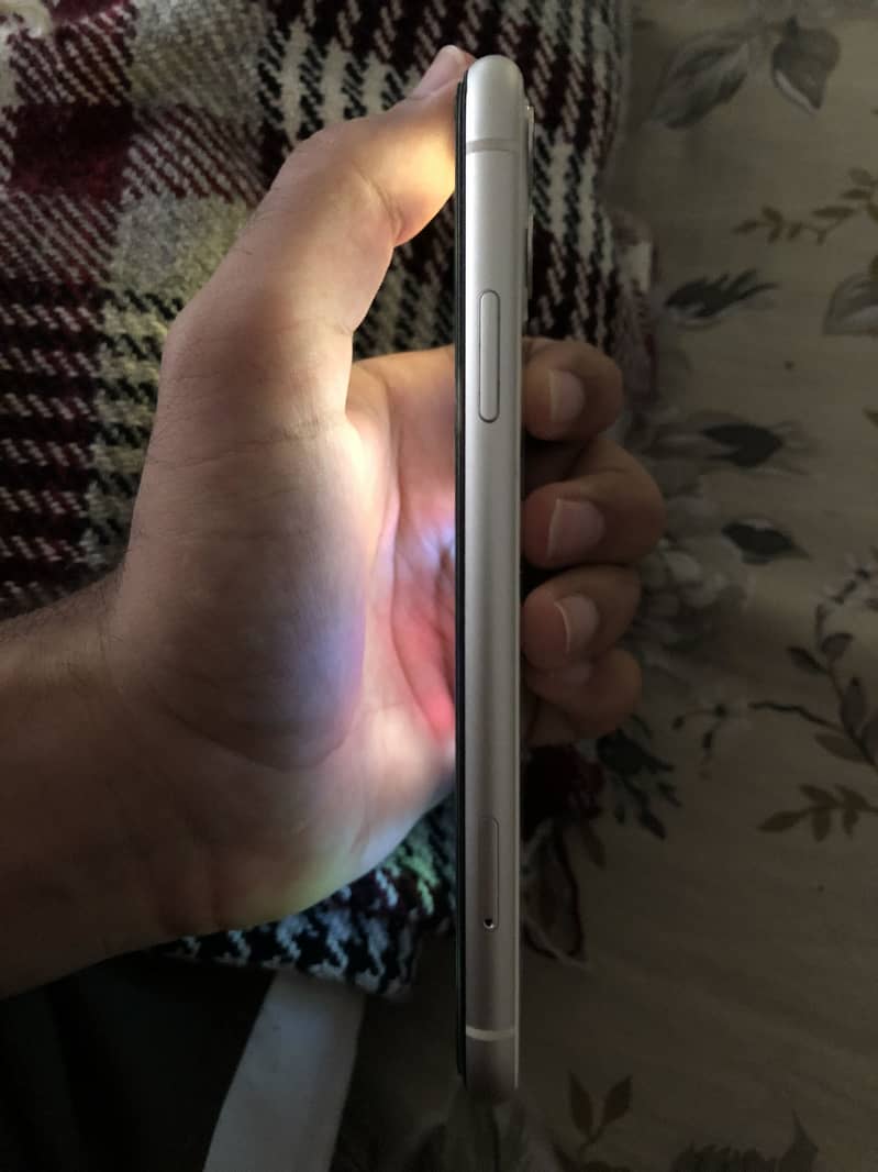 iPhone 11 7