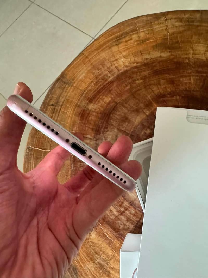 Apple iPhone 7 Plus 3