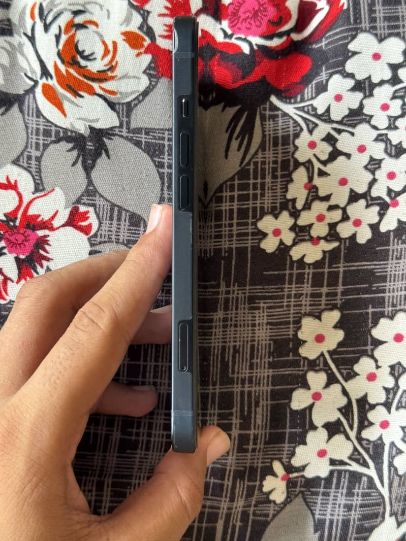 Apple iPhone 13 1