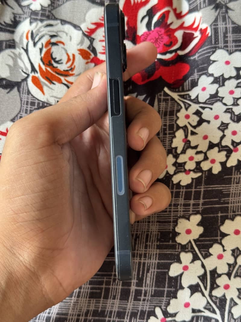 Apple iPhone 13 3
