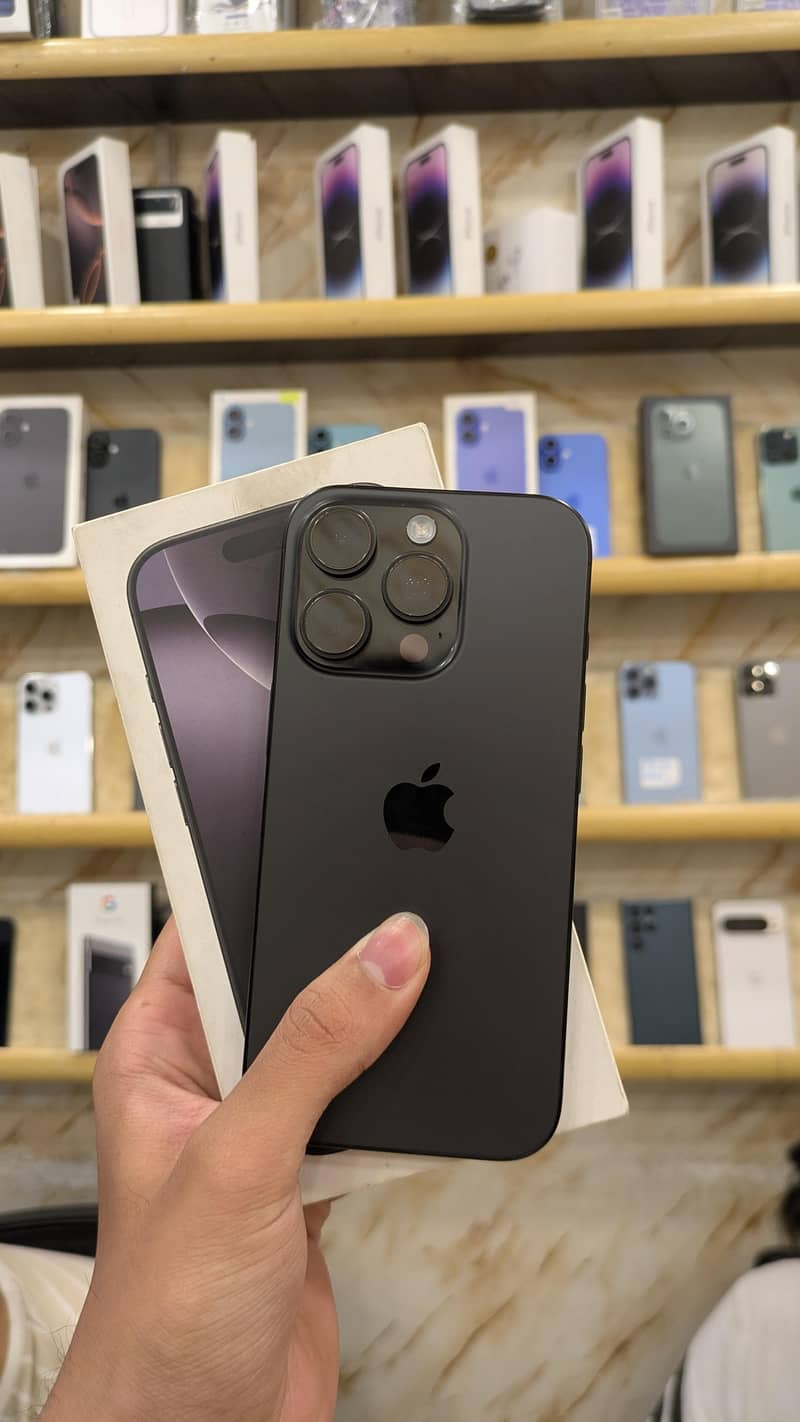 Apple iPhone 16 Pro 0