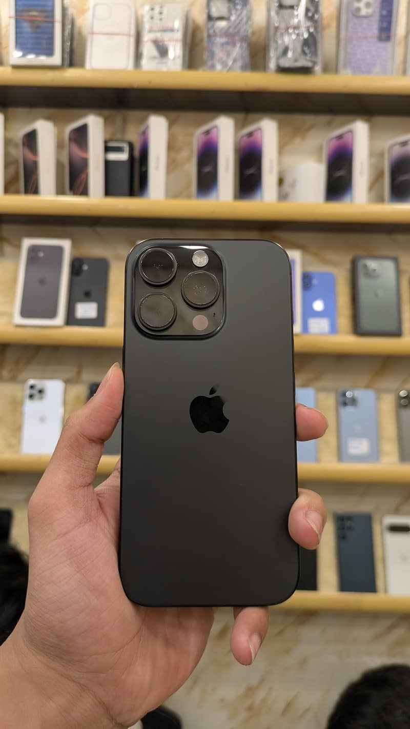 Apple iPhone 16 Pro 1