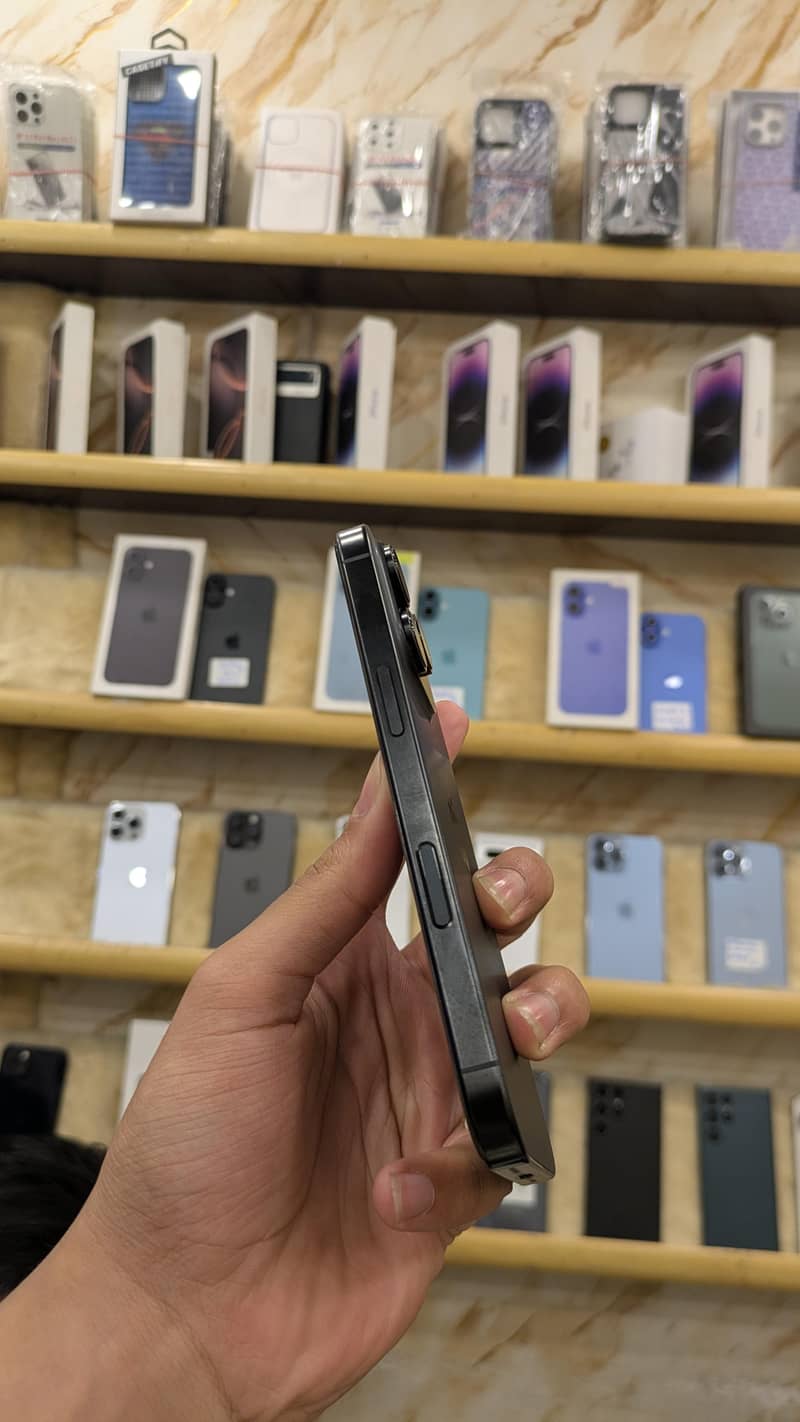 Apple iPhone 16 Pro 2