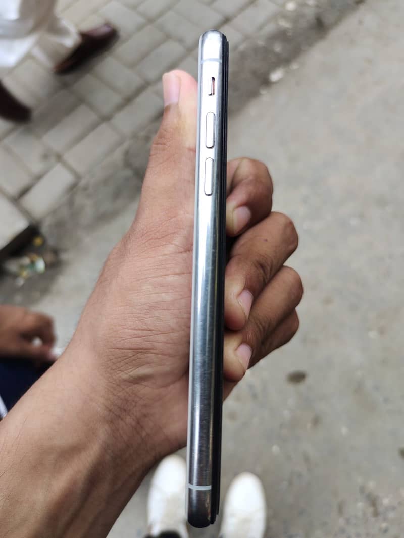 Apple iPhone X 3