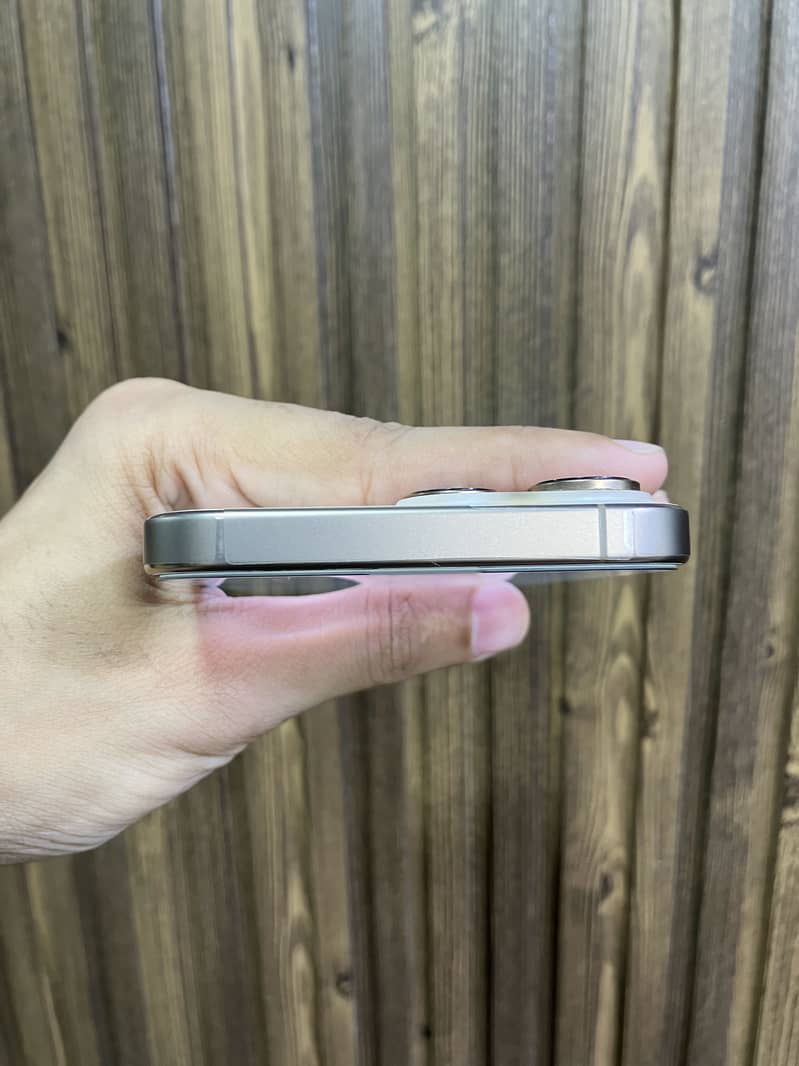 Apple iPhone 16 Pro Max 5