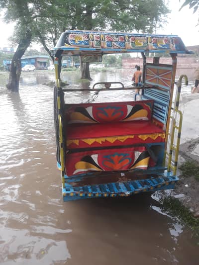 2016 modle hai eingin ok hai thora bohat kam hone wala hai