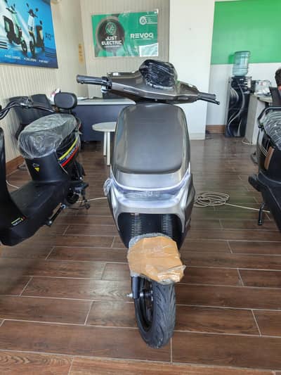 REVOO New A11 LFP Electric Scooter for Sale