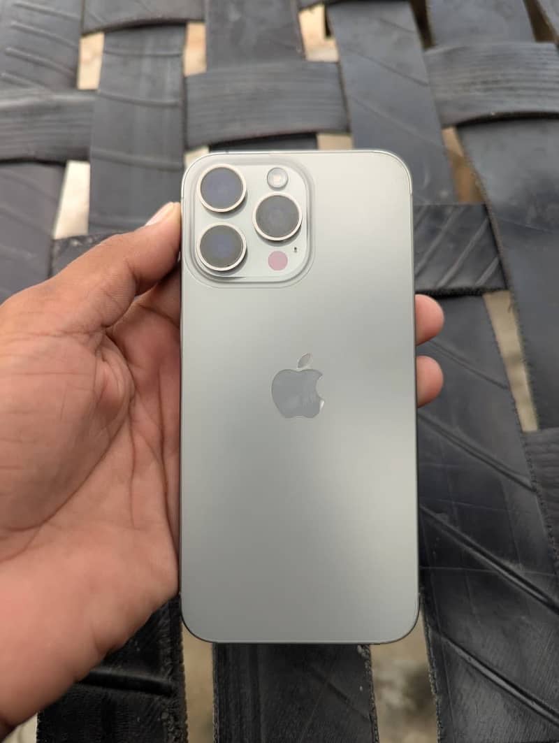 Apple iPhone 15 Pro Max 1