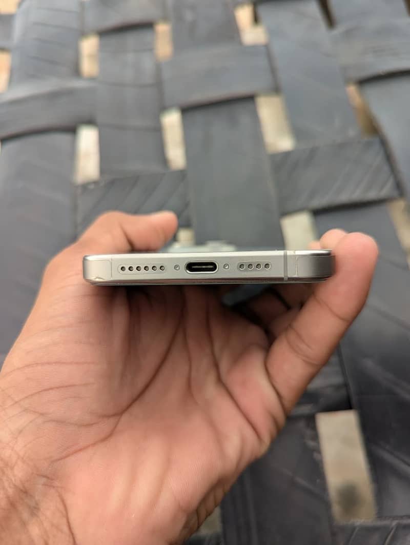 Apple iPhone 15 Pro Max 3