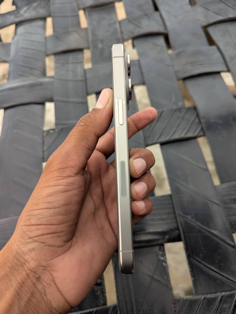Apple iPhone 15 Pro Max 5