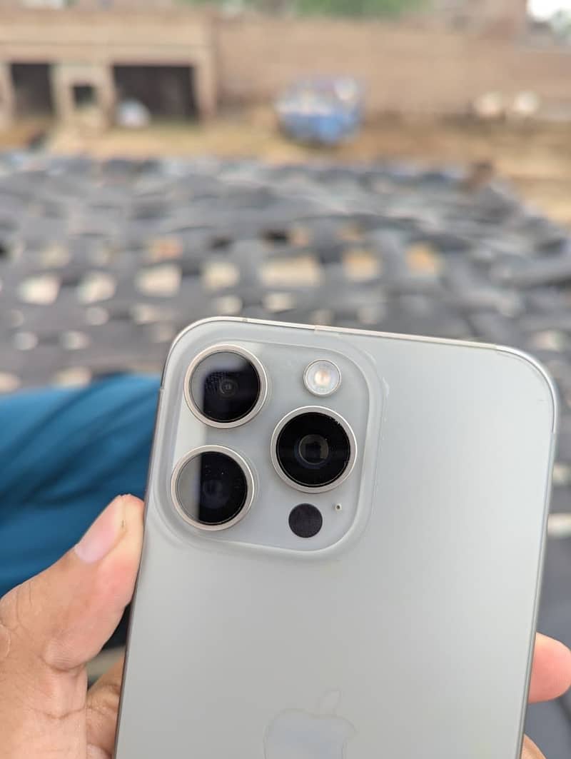 Apple iPhone 15 Pro Max 6