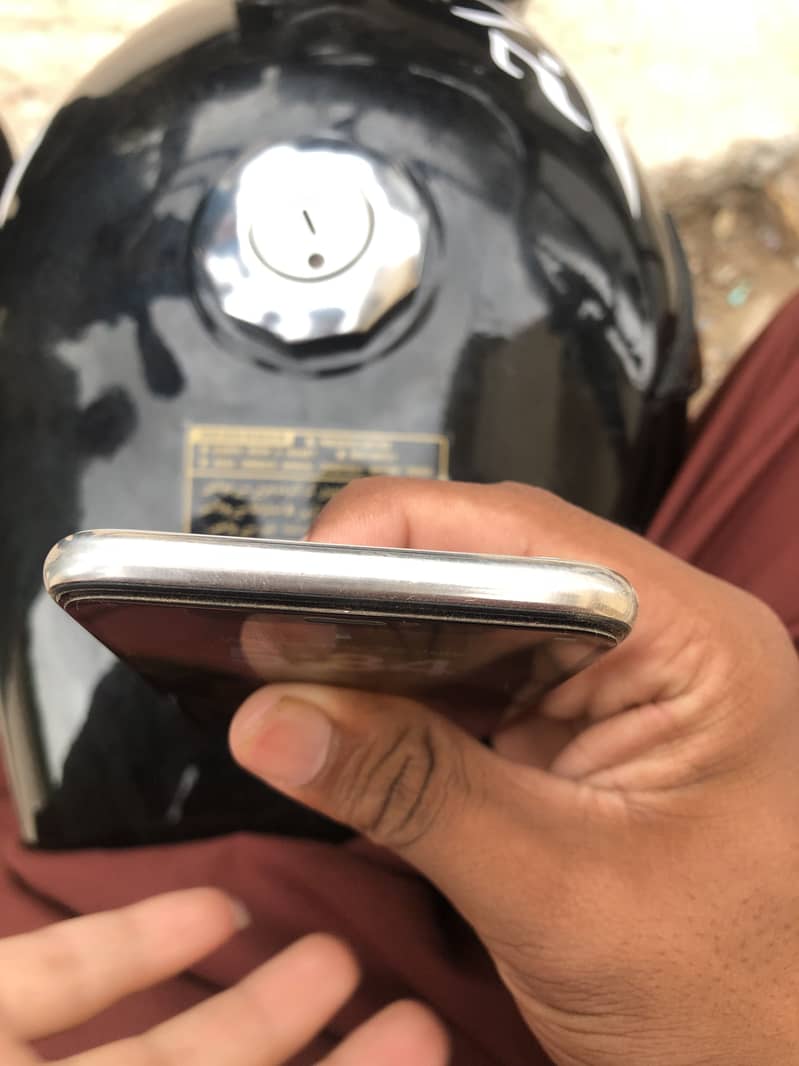Apple iPhone X 5