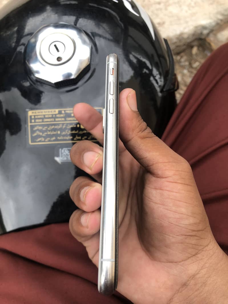 Apple iPhone X 6