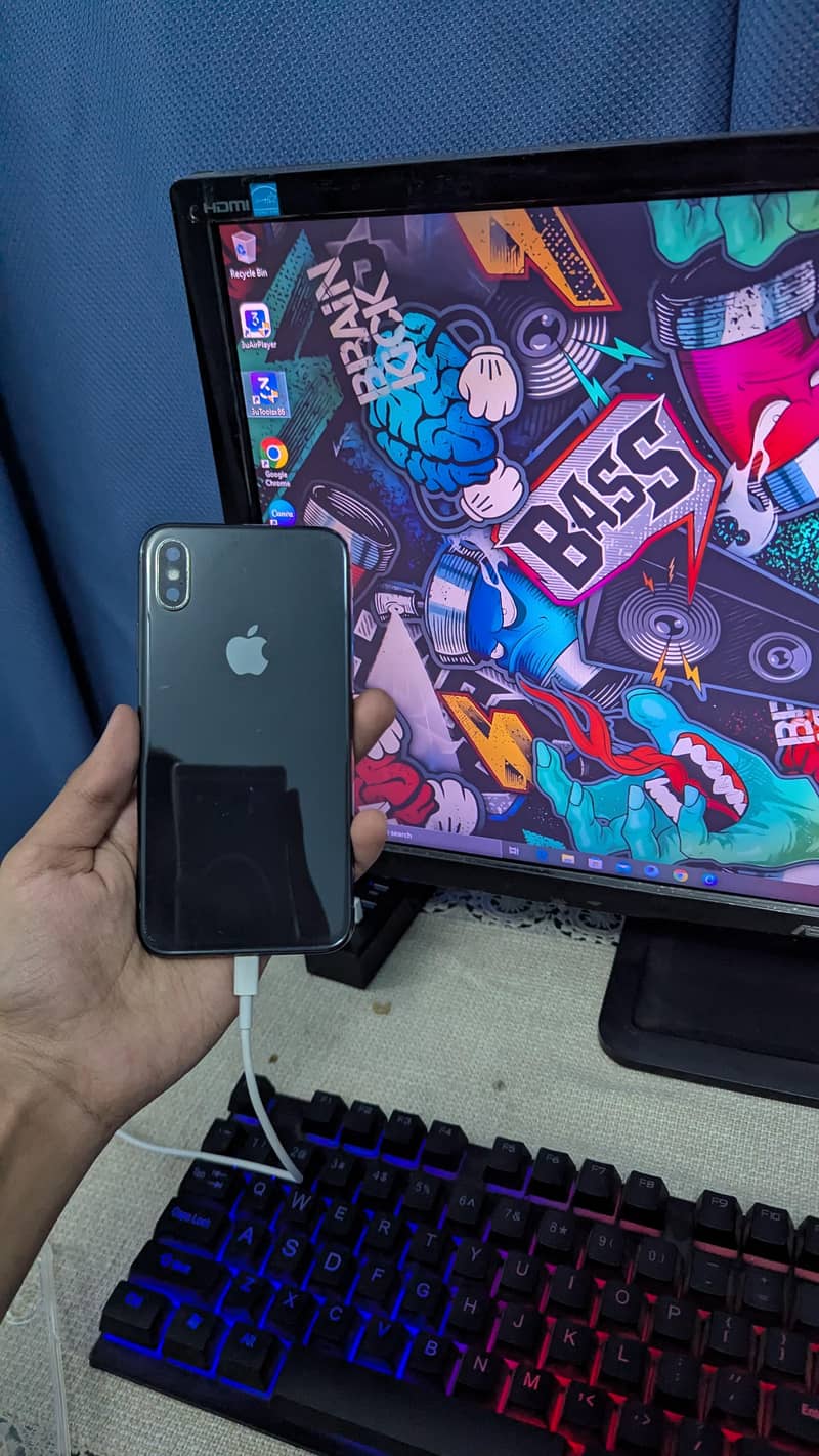 Apple iPhone X 4