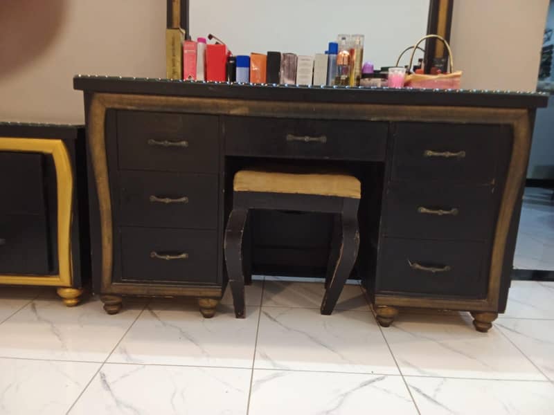 dressing table 0