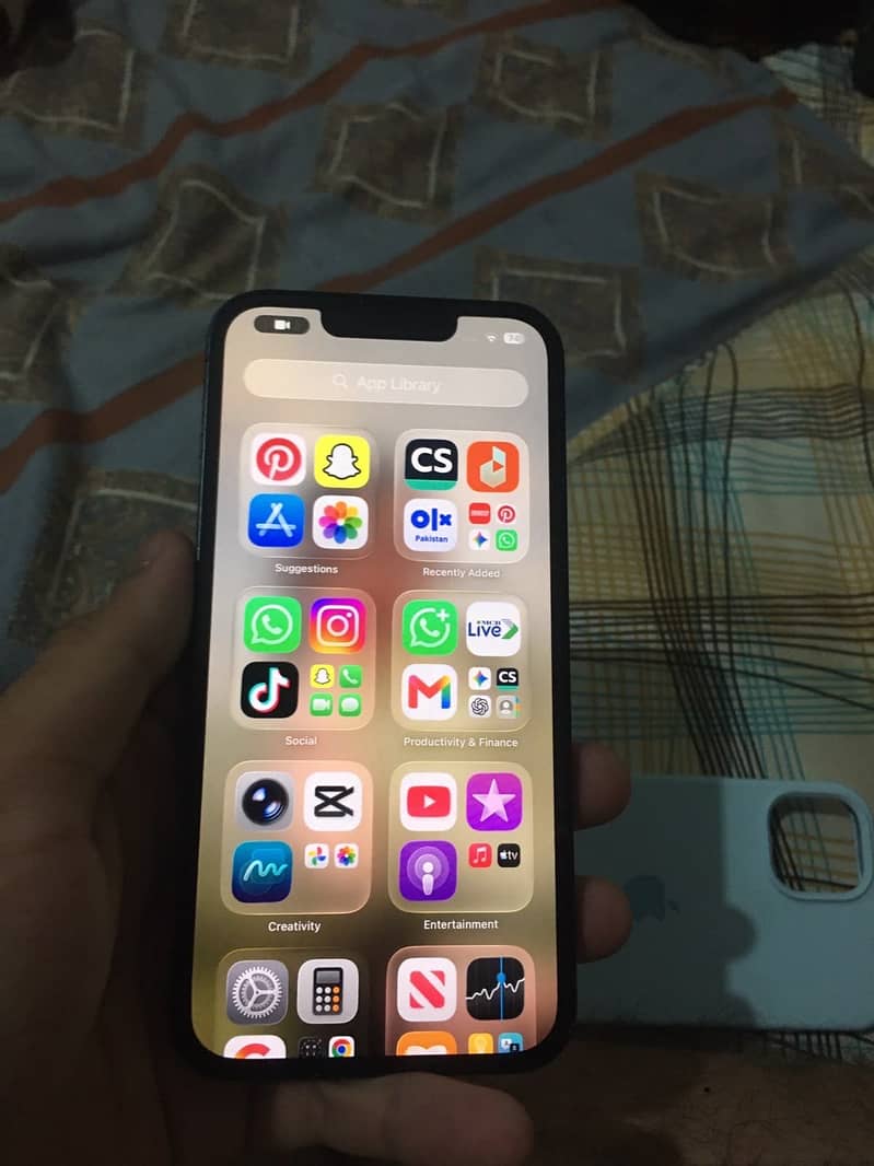 iPhone 13 4
