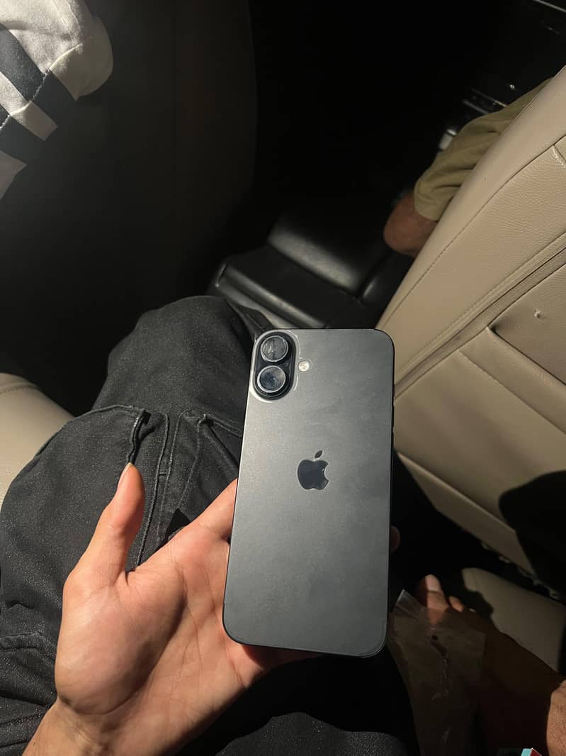 Apple iPhone 16 Plus 0